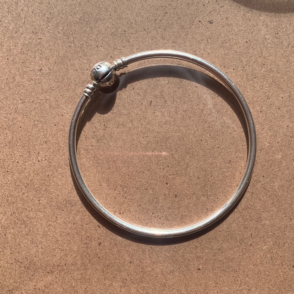 Authentic Brand New Pandora Bracelet - Get the same Pandora that in the store